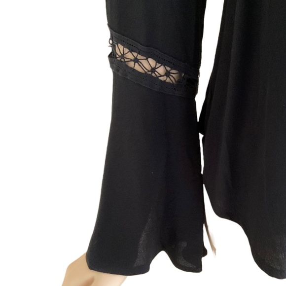 ASTR the label black bell sleeve blouse top shirt - Picture 4 of 5